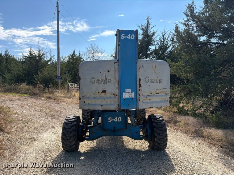 image for item FH6490 1999 Genie S40 boom lift