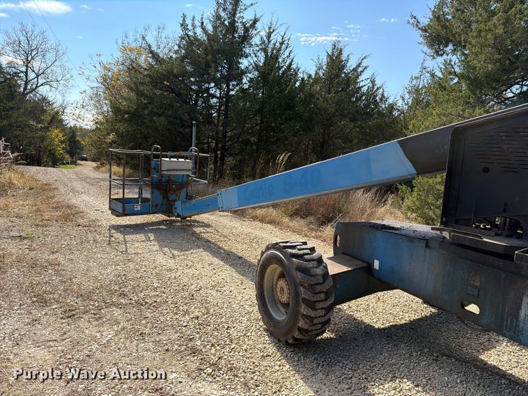 image for item FH6490 1999 Genie S40 boom lift