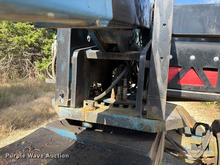 image for item FH6490 1999 Genie S40 boom lift