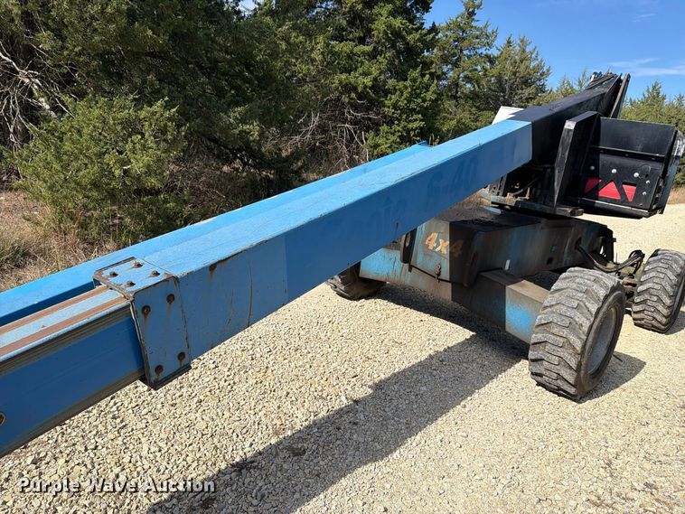 image for item FH6490 1999 Genie S40 boom lift