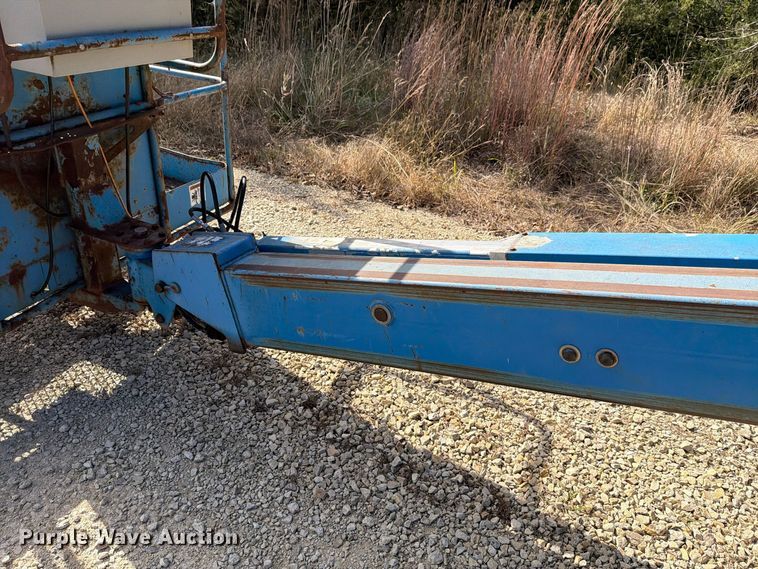 image for item FH6490 1999 Genie S40 boom lift