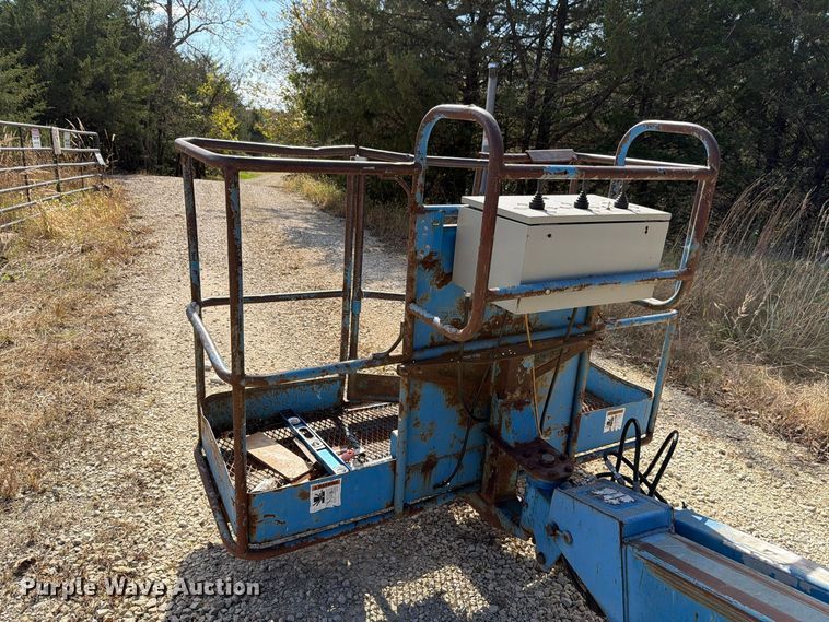 image for item FH6490 1999 Genie S40 boom lift