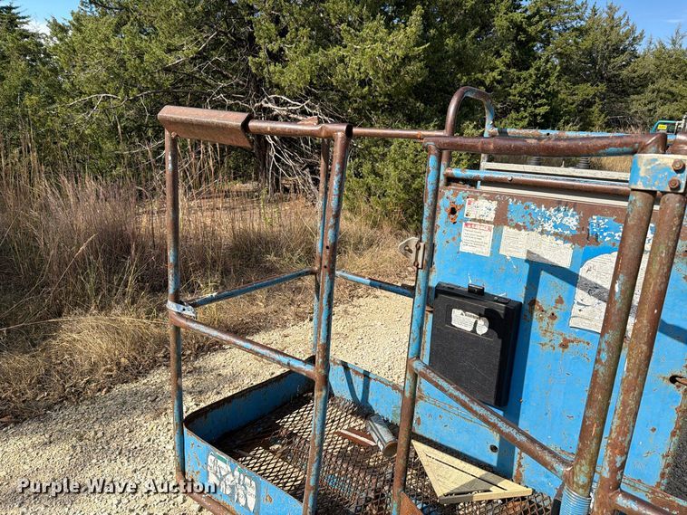 image for item FH6490 1999 Genie S40 boom lift