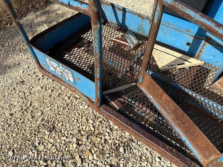 image for item FH6490 1999 Genie S40 boom lift