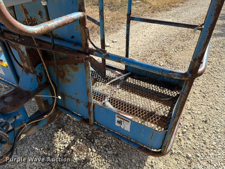 image for item FH6490 1999 Genie S40 boom lift