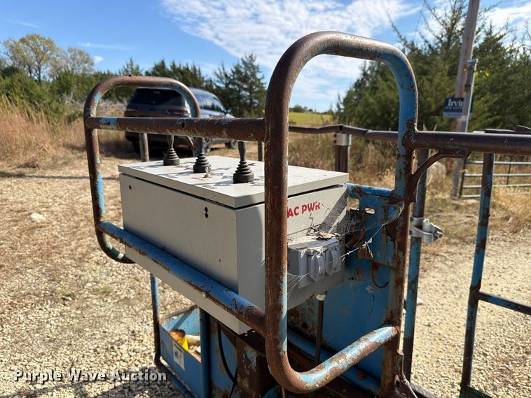 image for item FH6490 1999 Genie S40 boom lift