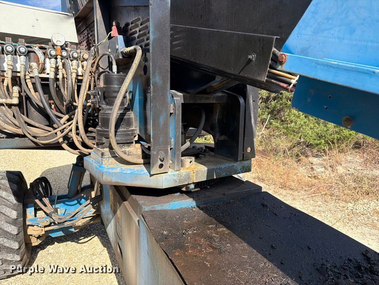 image for item FH6490 1999 Genie S40 boom lift