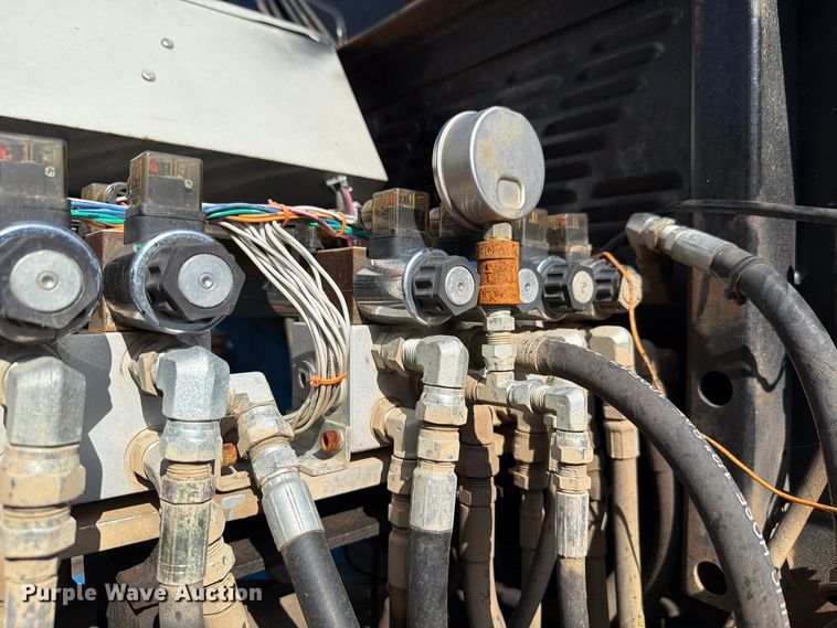 image for item FH6490 1999 Genie S40 boom lift