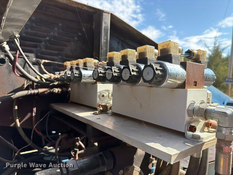 image for item FH6490 1999 Genie S40 boom lift