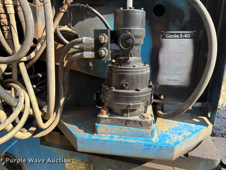image for item FH6490 1999 Genie S40 boom lift