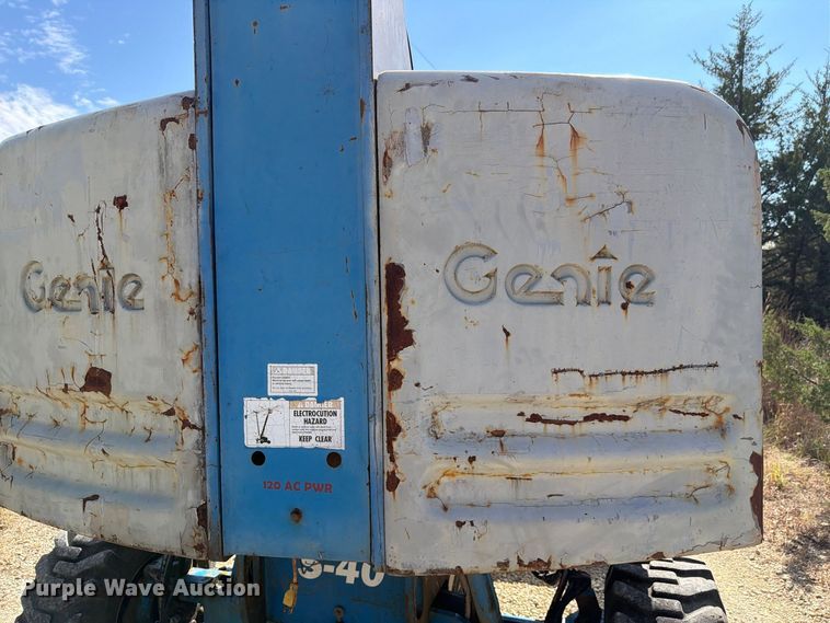 image for item FH6490 1999 Genie S40 boom lift