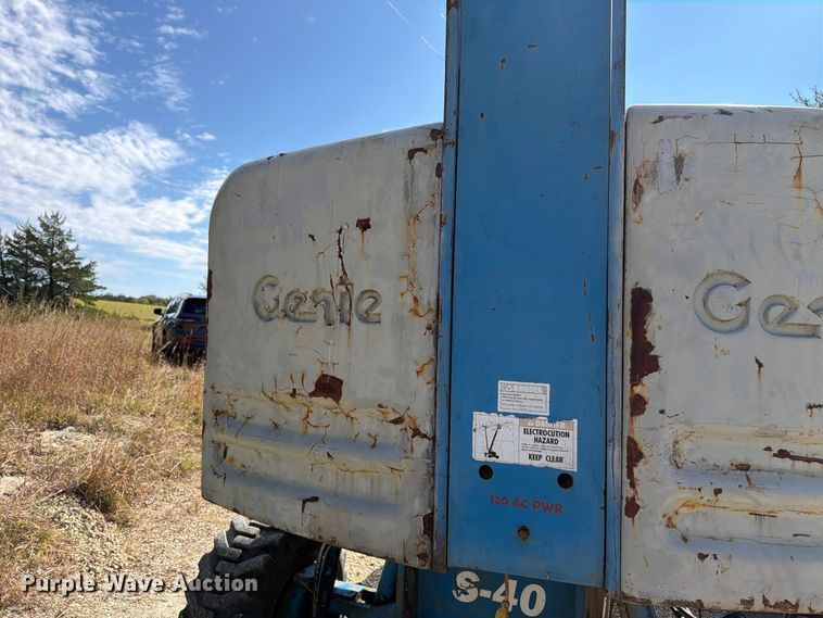 image for item FH6490 1999 Genie S40 boom lift