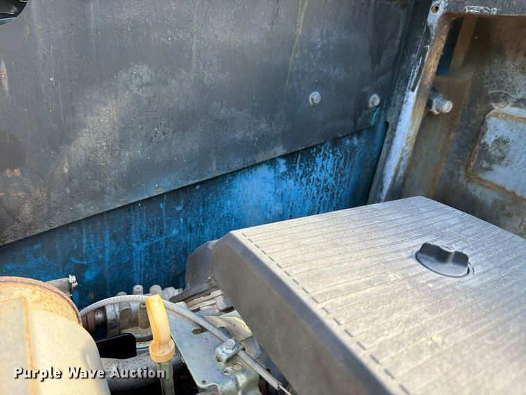 image for item FH6490 1999 Genie S40 boom lift