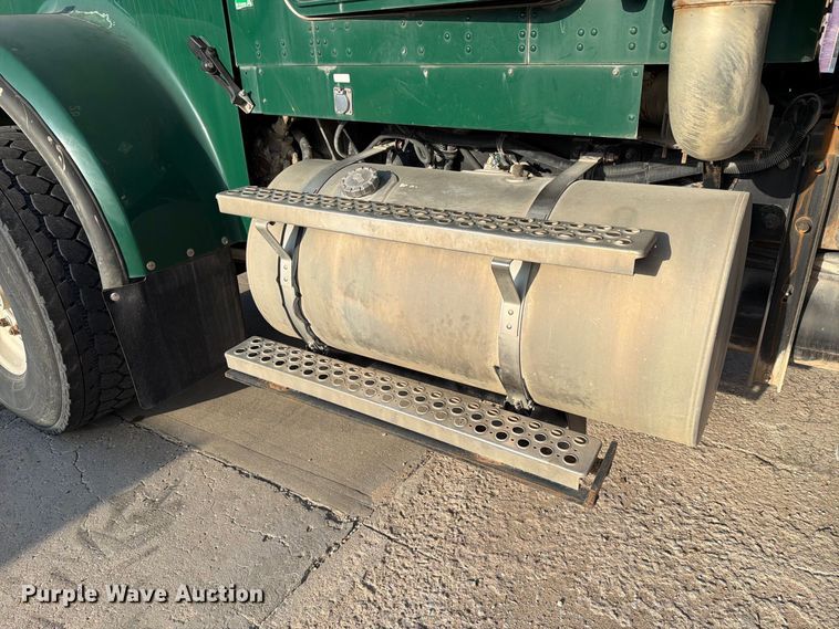 image for item FH6494 2005 Kenworth W900 flatbed truck
