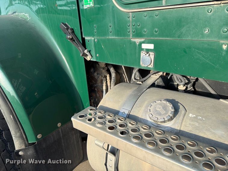 image for item FH6494 2005 Kenworth W900 flatbed truck