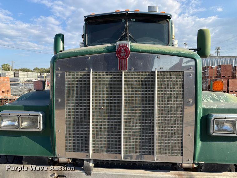 image for item FH6494 2005 Kenworth W900 flatbed truck