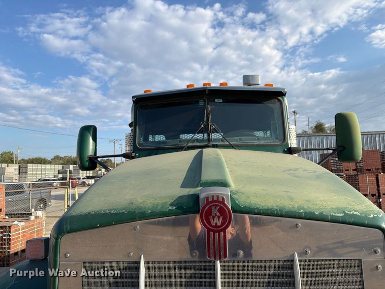 image for item FH6494 2005 Kenworth W900 flatbed truck