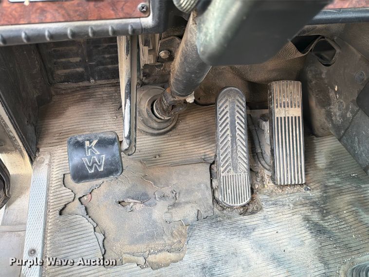 image for item FH6494 2005 Kenworth W900 flatbed truck