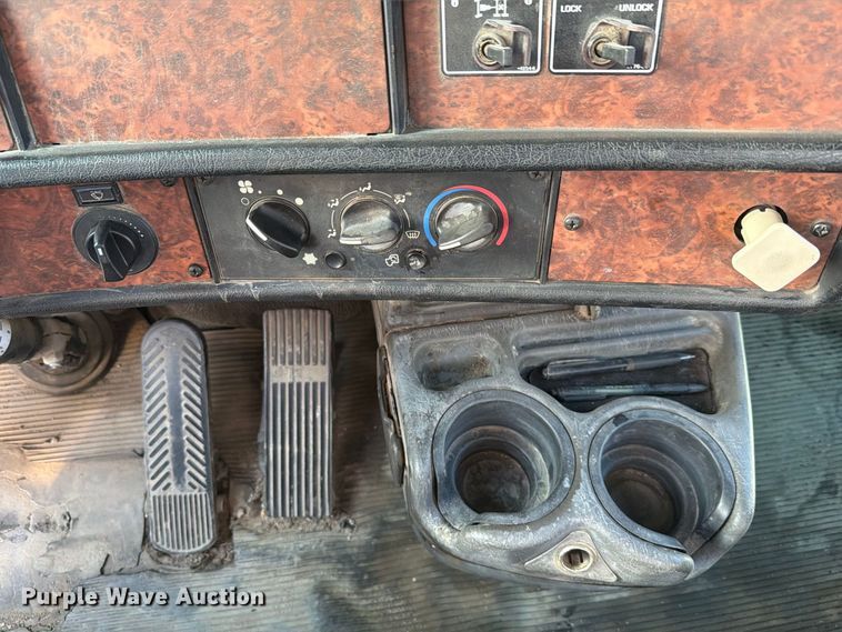image for item FH6494 2005 Kenworth W900 flatbed truck