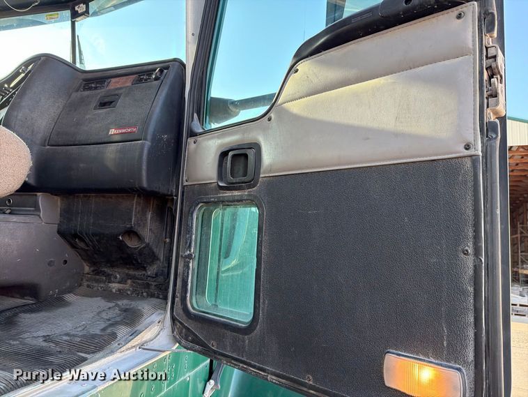 image for item FH6494 2005 Kenworth W900 flatbed truck