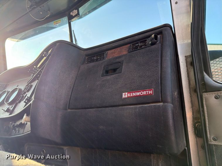 image for item FH6494 2005 Kenworth W900 flatbed truck