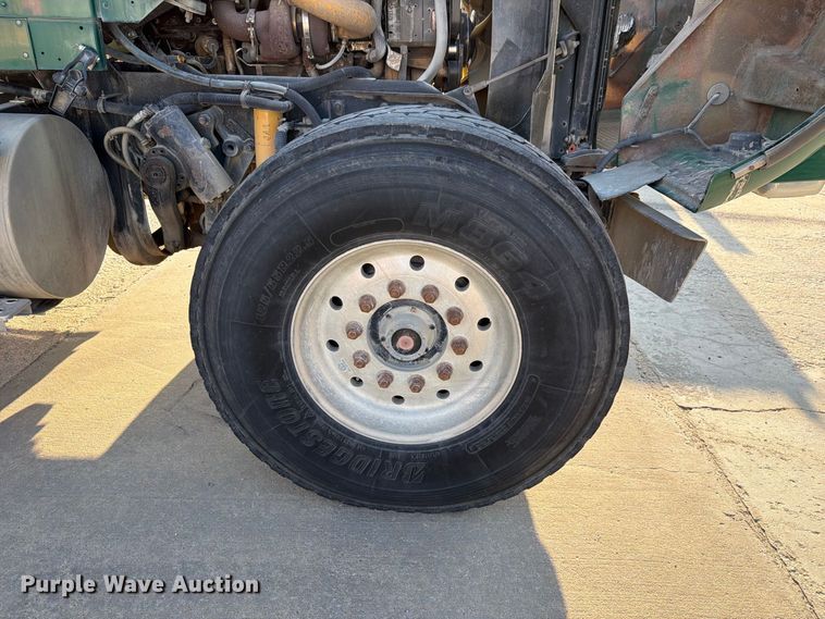 image for item FH6494 2005 Kenworth W900 flatbed truck