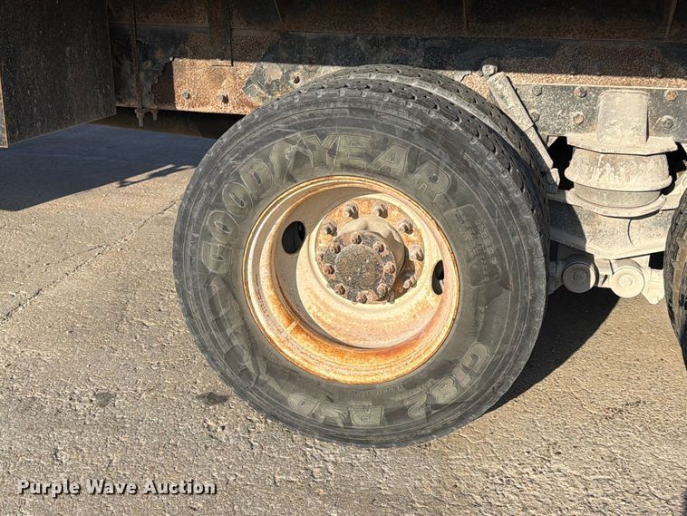 image for item FH6494 2005 Kenworth W900 flatbed truck