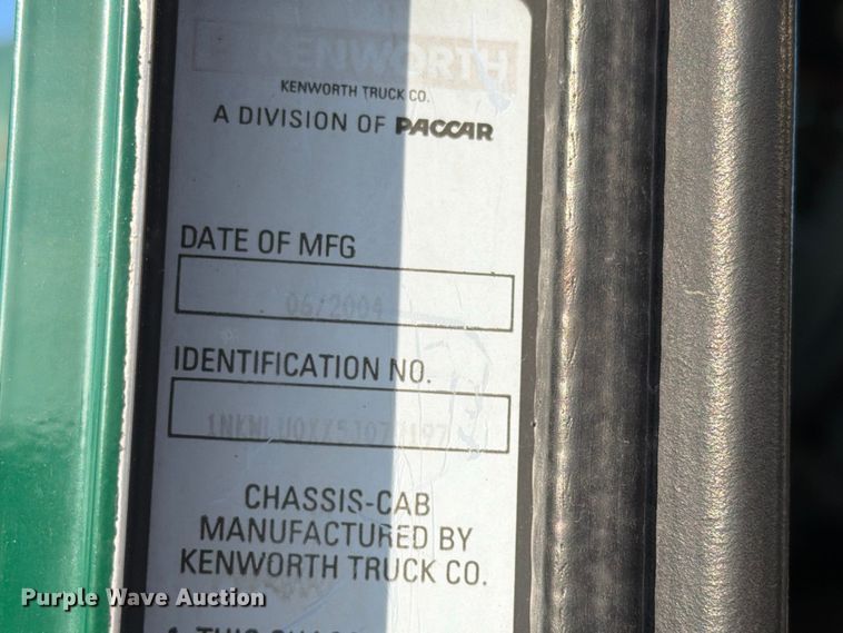image for item FH6494 2005 Kenworth W900 flatbed truck