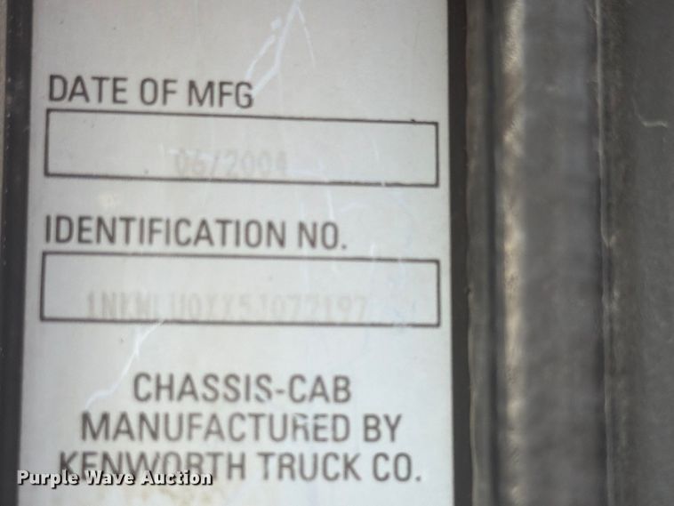 image for item FH6494 2005 Kenworth W900 flatbed truck