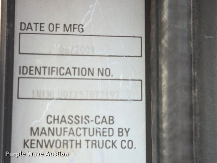 image for item FH6494 2005 Kenworth W900 flatbed truck