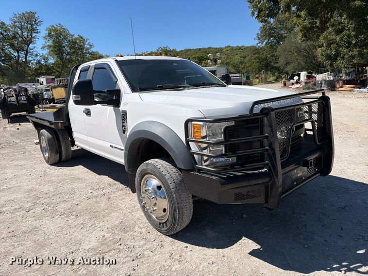 image for item FI0442 2017 Ford F450 Super Duty Ext. Cab flatbed truck