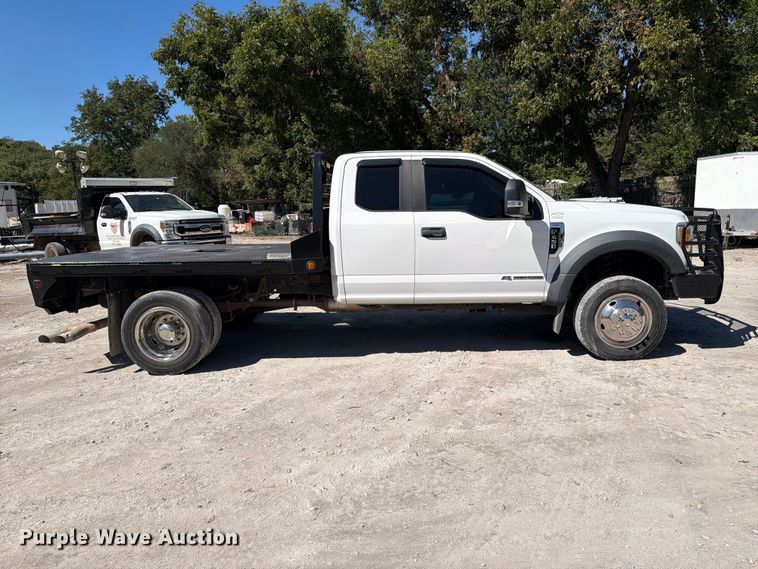 image for item FI0442 2017 Ford F450 Super Duty Ext. Cab flatbed truck