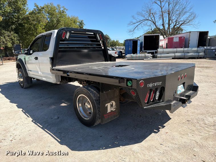image for item FI0442 2017 Ford F450 Super Duty Ext. Cab flatbed truck