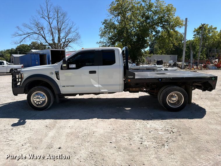 image for item FI0442 2017 Ford F450 Super Duty Ext. Cab flatbed truck