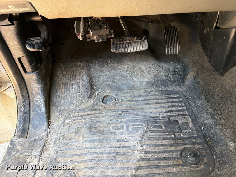 image for item FI0442 2017 Ford F450 Super Duty Ext. Cab flatbed truck