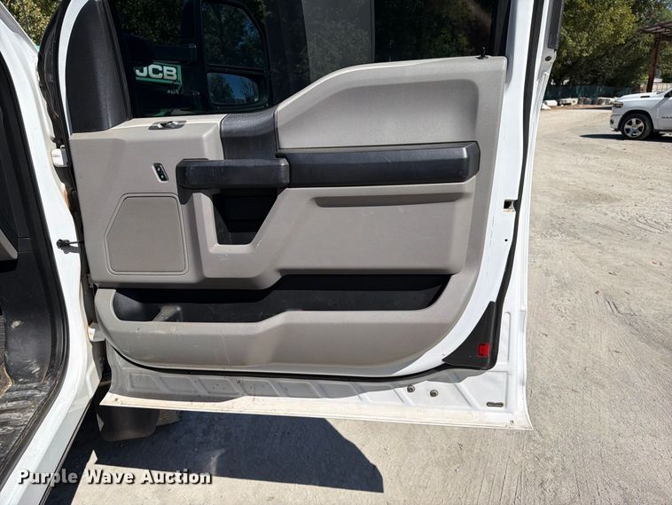 image for item FI0442 2017 Ford F450 Super Duty Ext. Cab flatbed truck