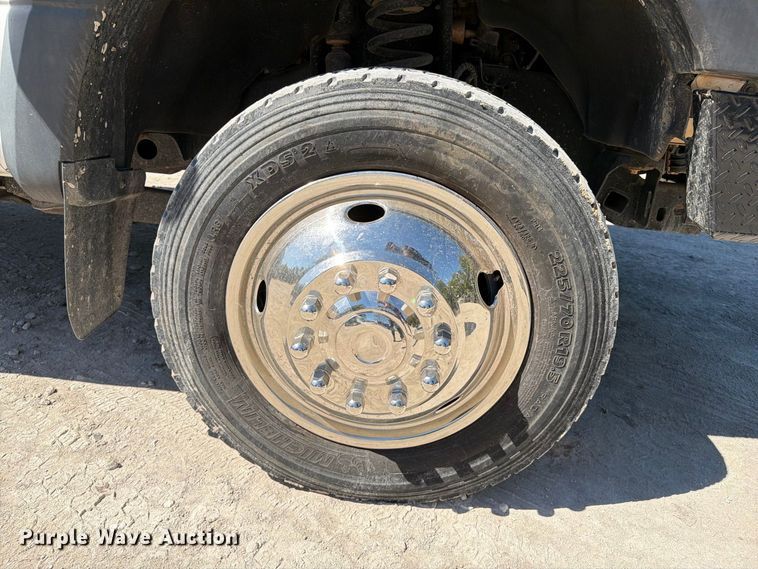 image for item FI0442 2017 Ford F450 Super Duty Ext. Cab flatbed truck