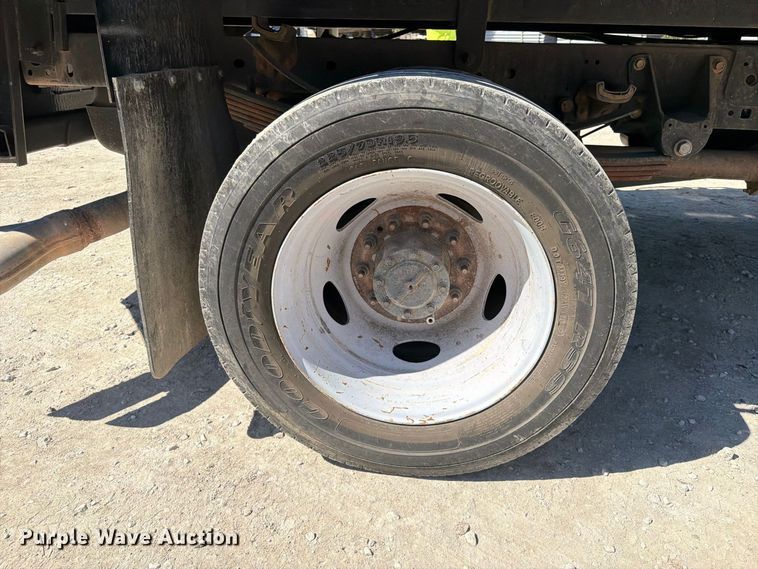 image for item FI0442 2017 Ford F450 Super Duty Ext. Cab flatbed truck