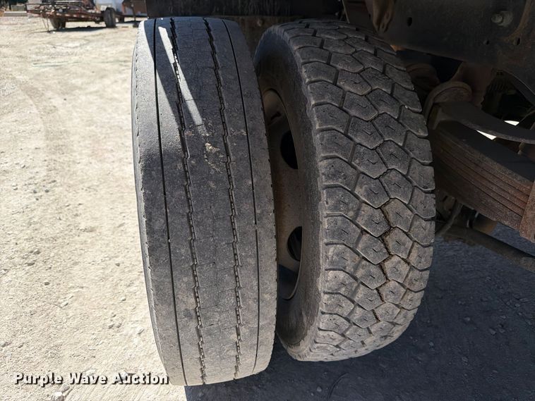 image for item FI0442 2017 Ford F450 Super Duty Ext. Cab flatbed truck