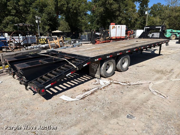 image for item FI0444 2015 PJ equipment trailer
