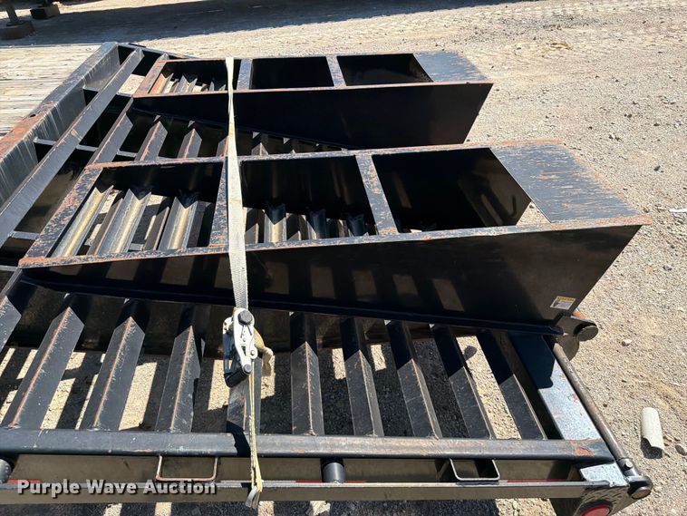image for item FI0444 2015 PJ equipment trailer