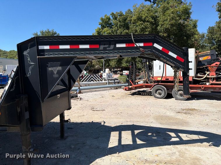 image for item FI0444 2015 PJ equipment trailer