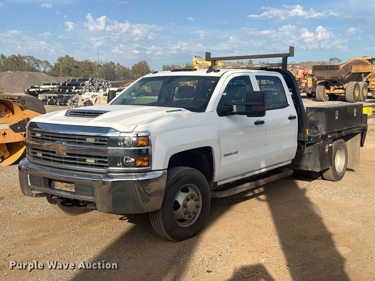 image for item FI0457 2018 Chevrolet Silverado 3500HD Crew Cab flatbed pickup truck