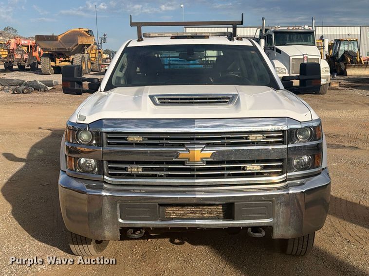 image for item FI0457 2018 Chevrolet Silverado 3500HD Crew Cab flatbed pickup truck