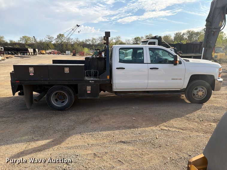 image for item FI0457 2018 Chevrolet Silverado 3500HD Crew Cab flatbed pickup truck