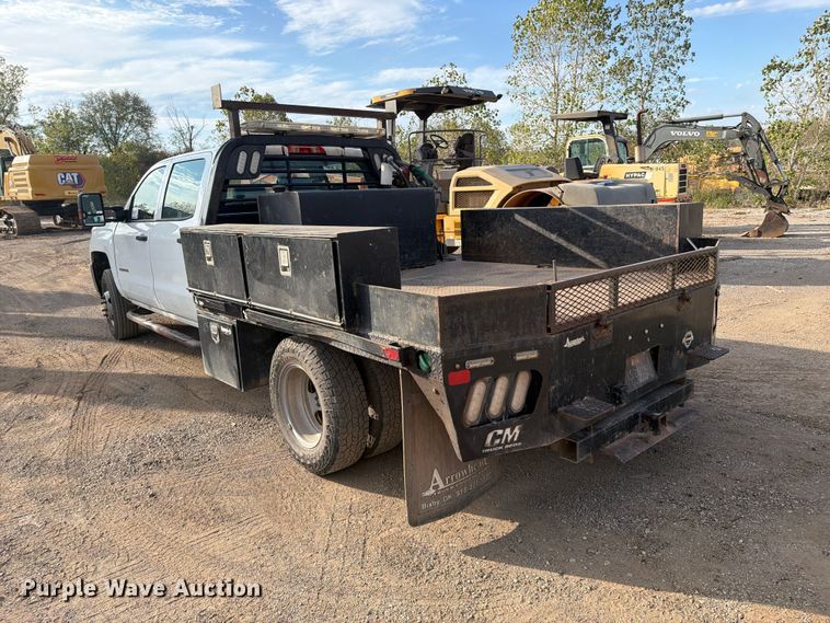 image for item FI0457 2018 Chevrolet Silverado 3500HD Crew Cab flatbed pickup truck