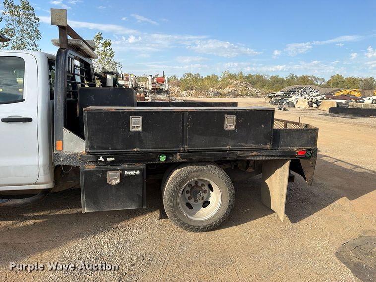 image for item FI0457 2018 Chevrolet Silverado 3500HD Crew Cab flatbed pickup truck