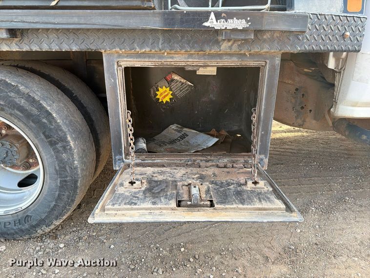 image for item FI0457 2018 Chevrolet Silverado 3500HD Crew Cab flatbed pickup truck