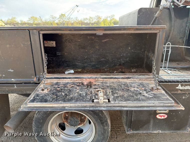 image for item FI0457 2018 Chevrolet Silverado 3500HD Crew Cab flatbed pickup truck
