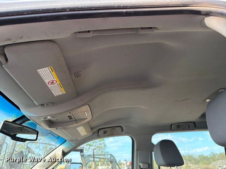 image for item FI0457 2018 Chevrolet Silverado 3500HD Crew Cab flatbed pickup truck